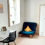 Extremely Well Located Seafront 1 Bedroom Apartment In Brighton