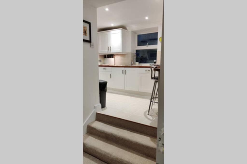 Extremely Well Located Seafront 1 Bedroom In * Brighton