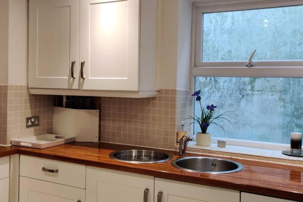 Extremely Well Located Seafront 1 Bedroom In * Brighton